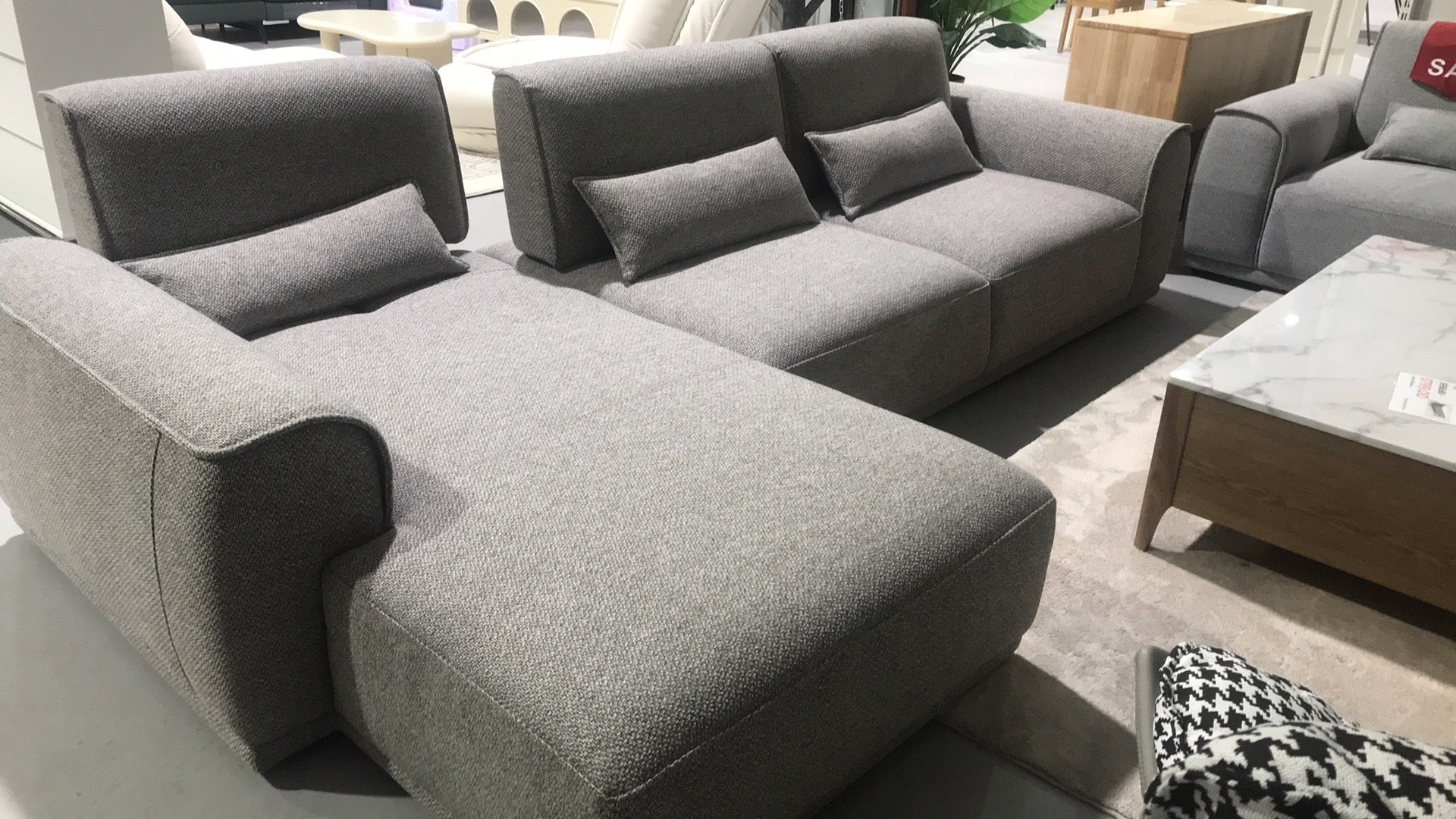 Master Three Seater Sofa Linen Upholstery/L-Shape/Hidden Legs/Light Brown